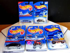lot 128 image: LOT OF 5 NEW HOTWHEELS CARS AS SHOWN