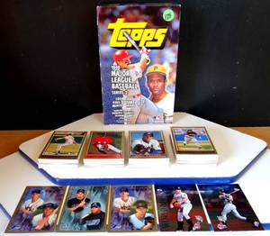 lot 129 image: 2007 TOPPS BASEBALL CARDS AS SHOWN