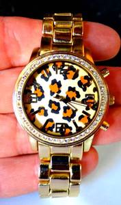 lot 176 image: COOL CHEETAH PATTERN ACCUTIME MENS WATCH - STAINLESS BACK