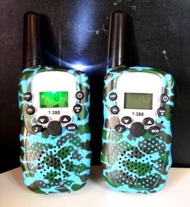 lot 189 image: 2PCS T388 CHILDREN CAMOUFLAGE WALKIE TALKIE 22 CHANNEL 0.5W RADIO TRANSCEIVER BUILT-IN FLASHLIGHT $$