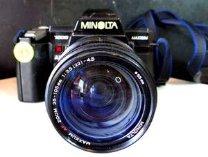 lot 193 image: VINTAGE Minolta Camera 7000 MAXXUM with AF Lens 35-105 TELE LENS
