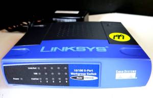 lot 199 image: Linksys EtherFast (EZXS55W) 5-Port 100Mbits Ethernet Switch