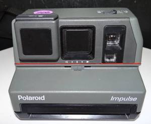 lot 206 image: VINTAGE Polaroid Impulse Instant Camera 600 Film