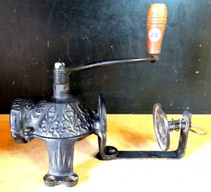 lot 212 image: VINTAGE Arcade Crystal Coffee Grinder - MADE IN USA