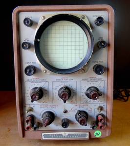 lot 261 image: VINTAGE HP Oscilloscope HP 130B
