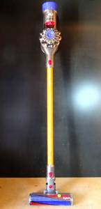 lot 274 image: Dyson V8 (Absolute) Cordless Hepa Stick Vacuum wCharger - TESTEDFULLY WORKS