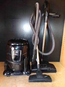 lot 275 image: HYLA GST VACUUM CLEANER WITH MULTIPLE FLOOR COMPONENTS AS SHOWN