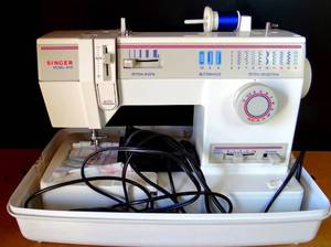 lot 280 image: Singer 9410 Sewing Machine with Pedal and Case - TESTEDWORKS $$$