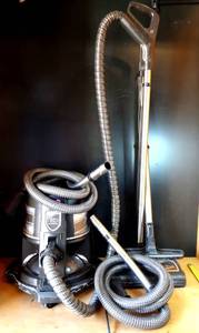 lot 281 image: Rainbow Vacuum Cleaner w Multiple Hoses, Accessories & Attachments