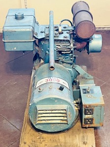 lot 1 image: Sears and Roebuck 3000W Portable Generator W4 Cycle Tecumseh Engine