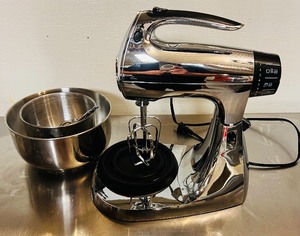 lot 7 image: Sunbeam Counter-Top Stainless Steel 12 Speed Mixmaster W Bowls and Attachments