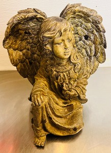 lot 10 image: 12 Ceramic Angel