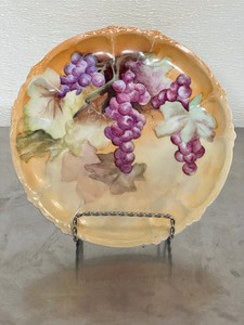 lot 53 image: Vintage RC Rothenthal Claire Bavaria Plate - Grapes and Flowers