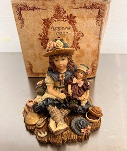 lot 75 image: Yesterdays Child The Dollstone Collection #3506 Ashley with Chrissie...Dress Up