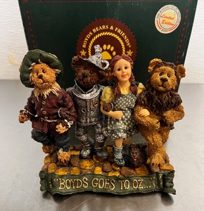 lot 79 image: Boyds Bears Dorothy & Company...Off to see the Wizard Limited Edition Jan. 1, 2000 - Dec. 31, 2000
