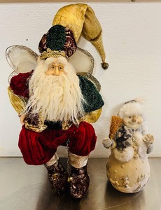 lot 87 image: 19 Father Christmas 10 Snowman Christmas Figures