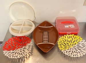 lot 112 image: Festive Party Plates, Trays and BPA Free Cupcake Carrier