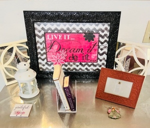 lot 117 image: Frames and Home Decor