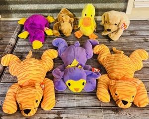 lot 184 image: Lot of 7 TY Pillow Pals and Beanie Buddies