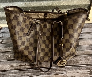 lot 197 image: Used Michael Kors Purse