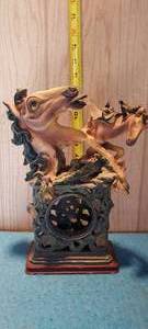 lot 3 image: decorative horse sculpture ( appears to be plastic)