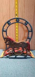 lot 5 image: Vintage metal hanging rope rack