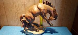lot 7 image: Decorative plastic horse statue