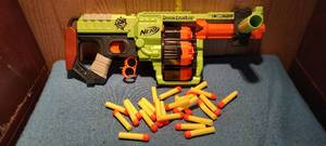 lot 18 image: Doominator Nerf gun with nerf bullets