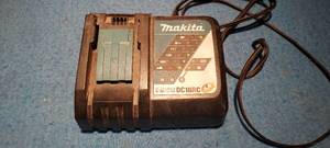 lot 19 image: Working Makita Battery Charger