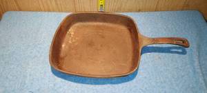 lot 65 image: Antique unbranded 9 square skillet