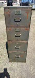 lot 95 image: Vintage Globe-Wernicke industrial 4 drawer file cabinet