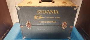 lot 111 image: Service case full of vintage vacuum tubes