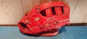 lot 113 image: Rawlings baseball glove