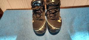 lot 112 image: Under Armor childs baseball cleats size 5.5y