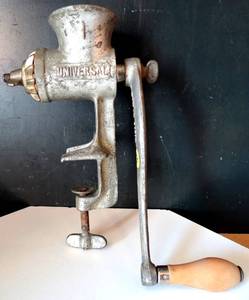 lot 43 image: VINTAGE - Universal No. 1 Food ChopperMeat Grinder Hand Crank Table Mount $$
