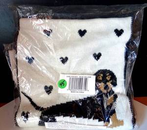 lot 45 image: LOVELY DAUSCHUND KNIT HAT & SCARF COMBO - NEW IN BAG
