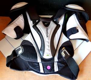 lot 47 image: REEBOK 8K SHOULDER PADS - MOTORCROSSHOCKEY - KINETIC FIT - SIZE SENIOR MEDIUM $$$