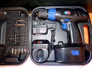 lot 64 image: ALL POWER 19.2 VOLT CORDLESS DRILL W BATTERY. CHARGER & HARD SIDED CASE