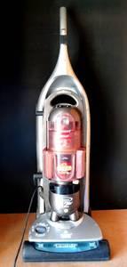 lot 70 image: BISSELL 12 AMP UPRIGHT VACUUM CLEANER - MODEL 3760-3  POWER TESTED GOOD