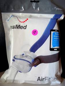 lot 89 image: NEWSEALED - AirFit P10 Nasal Pillow CPAP Mask Kit By ResMed $$$