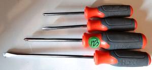 lot 123 image: LOT OF HDX SCREW DRIVERS (TOTAL 5) 1 MISSING FROM PHOTO