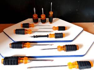 lot 125 image: 11 PIECE RUBBER GRIP SCREW DRIVER SET AS SHOWN