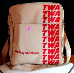 lot 139 image: RARE VINTAGE - TWA Getaway Vacations Airline Shoulder Travel Bag Trans World Airlines Beige