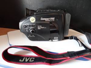 lot 164 image: VINTAGE JVC VHS VIDEOCAM - MODEL GR-AX55