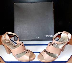 lot 169 image: KENNETH COLE REACTION WOMENS SHOES - SIZE 9.5 IN BOX