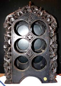 lot 170 image: LOVELY HAND CARVED WOODEN 6 BOTTLE WINE RACK