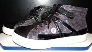 lot 181 image: JUICY COUTURE STYLISH WOMENS HI TOP SNEAKERS - SIZE 9.5 (USED, GOOD CONDITION)