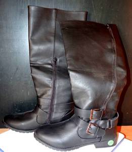 lot 234 image: NEW VIVACA BLACK HIGH WOMENS BOOTS - SIZE 9 $$
