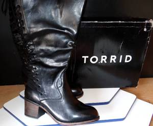 lot 235 image: TORRID PLUS SIZE WOMENS LACE UP BOOTS - NEW SIZE 9W - WITH TAGS $$$