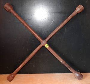 lot 239 image: VINTAGE 4 WAY TIRE CHANGE IRON